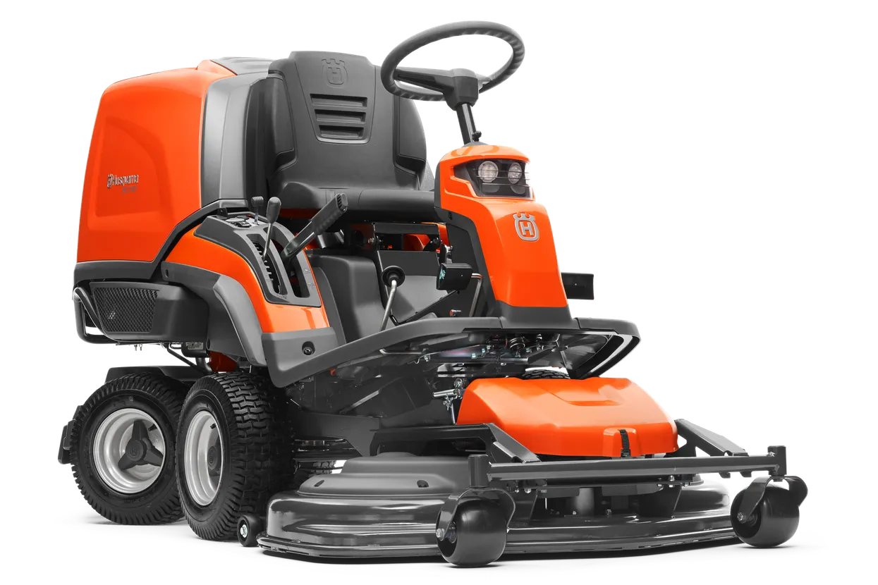 h310-1419.webp Frontansicht eines kommerziellen Husqvarna Frontmähers mit Mähdeck.