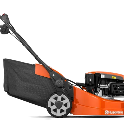 Seitenansicht eines Husqvarna Rasenmähers mit Grasfangsack.