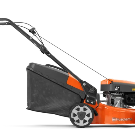 Seitenansicht eines Husqvarna Rasenmähers mit Grasfangsack.