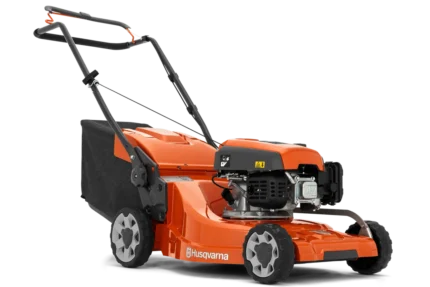 Seitenansicht eines Husqvarna Rasenmähers mit Grasfangsack.