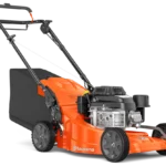 Seitenansicht eines Husqvarna Rasenmähers mit Grasfangsack.