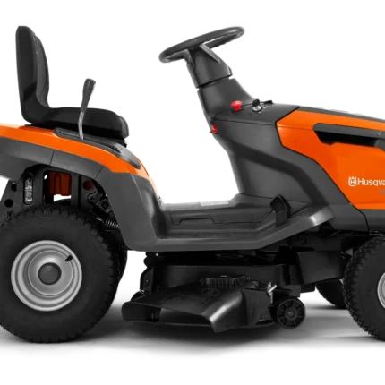 Seitenansicht eines Husqvarna Aufsitzmähers mit Mähdeck.