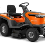 Seitenansicht eines Husqvarna Aufsitzrasenmähers mit Grasfangkorb.