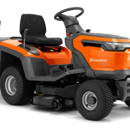Seitenansicht eines Husqvarna Aufsitzrasenmähers mit Grasfangkorb.