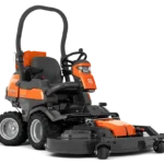 Frontansicht eines kommerziellen Husqvarna Frontmähers mit Mähdeck.