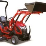 Tym Allrad-Kompakttraktor T194 mit Rasenbereifung, Frontlader und 137 cm Zwischenachsmähwerk